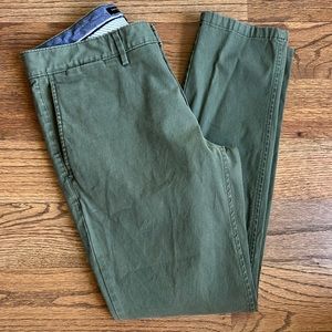 Banana Republic Fulton Chino; GUC; Green 31x30; no holes or stains.